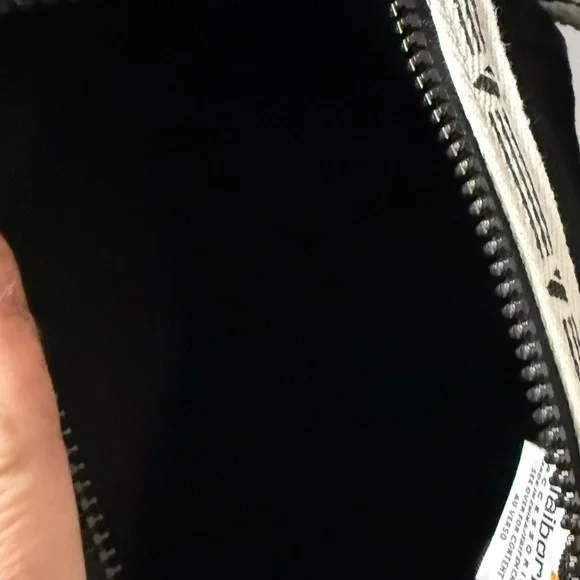 Liz Claiborne Black Crossbody Tote Bag 
Accessories Bag / Mens Messenger Bag - Picture 6 of 8